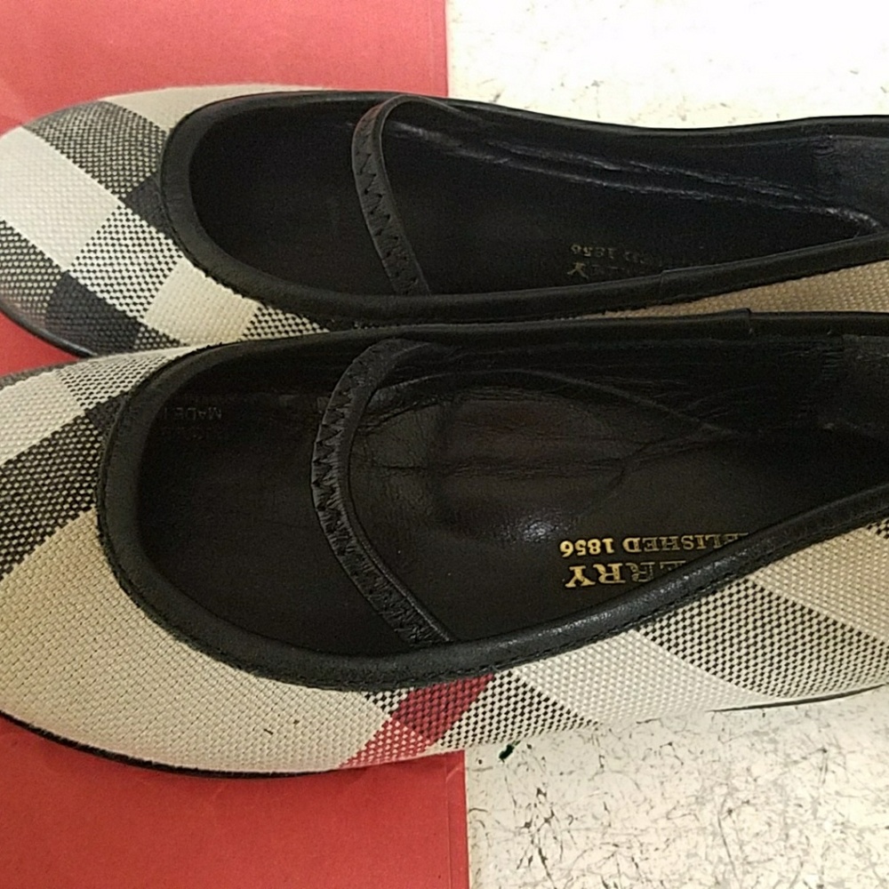 Girls Burberry flats